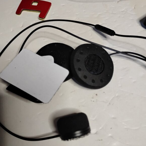 Feya Helmet Wireless Earphone With RBG Lights - Picture 10 of 14